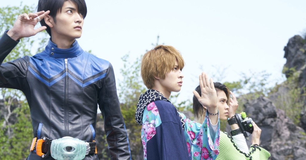 Kamen Rider Ghost, Specter, and Necrom Preparing to Henshin